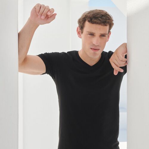 Skinnifit Men's feel good stretch v-neck t-shirt SF122 Men's feel good stretch v-neck t-shirt Thumbnail