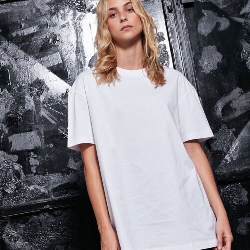 Build Your Brand Women's oversized boyfriend tee BY149 Women's oversized boyfriend tee Thumbnail